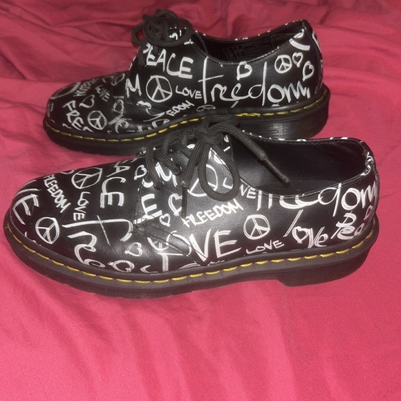 ⭐️Dr. Marten 1461 Script in Black & White⭐️ - Picture 3 of 12